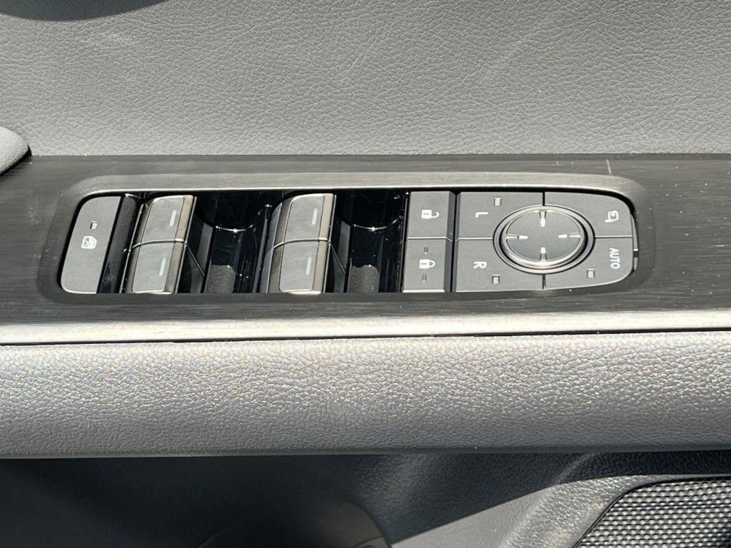 Certified 2025 Lexus UX 300h AWD image 29