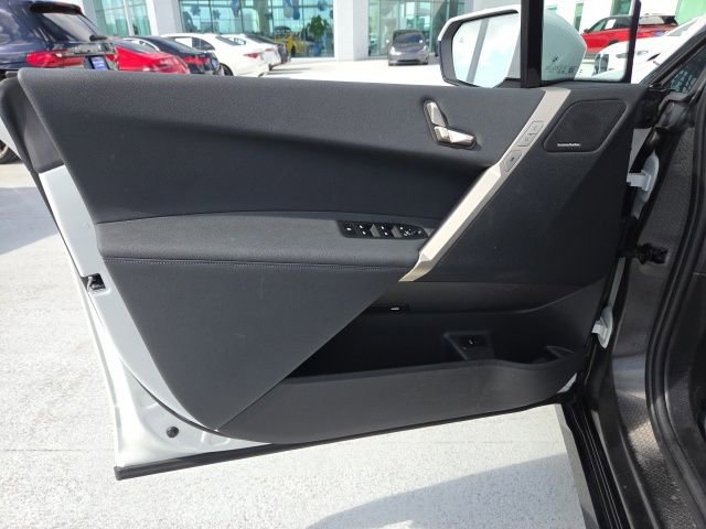 Used 2025 BMW iX xDrive50 w/ Sport Package image 27