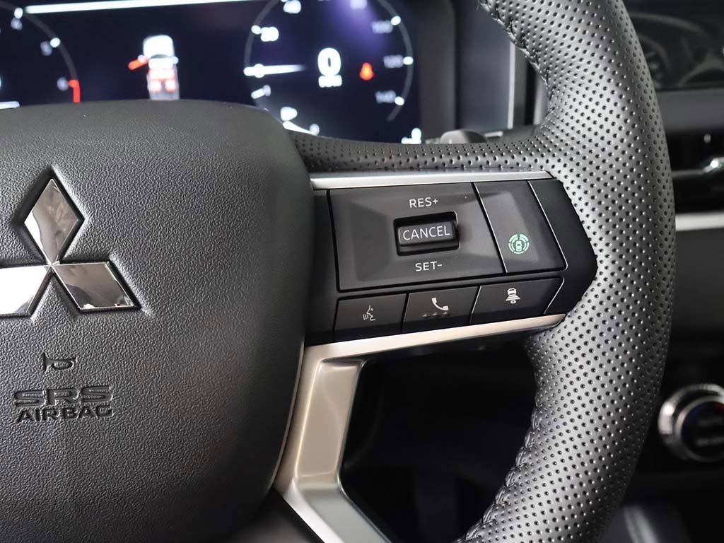 New 2025 Mitsubishi Outlander SE image 47