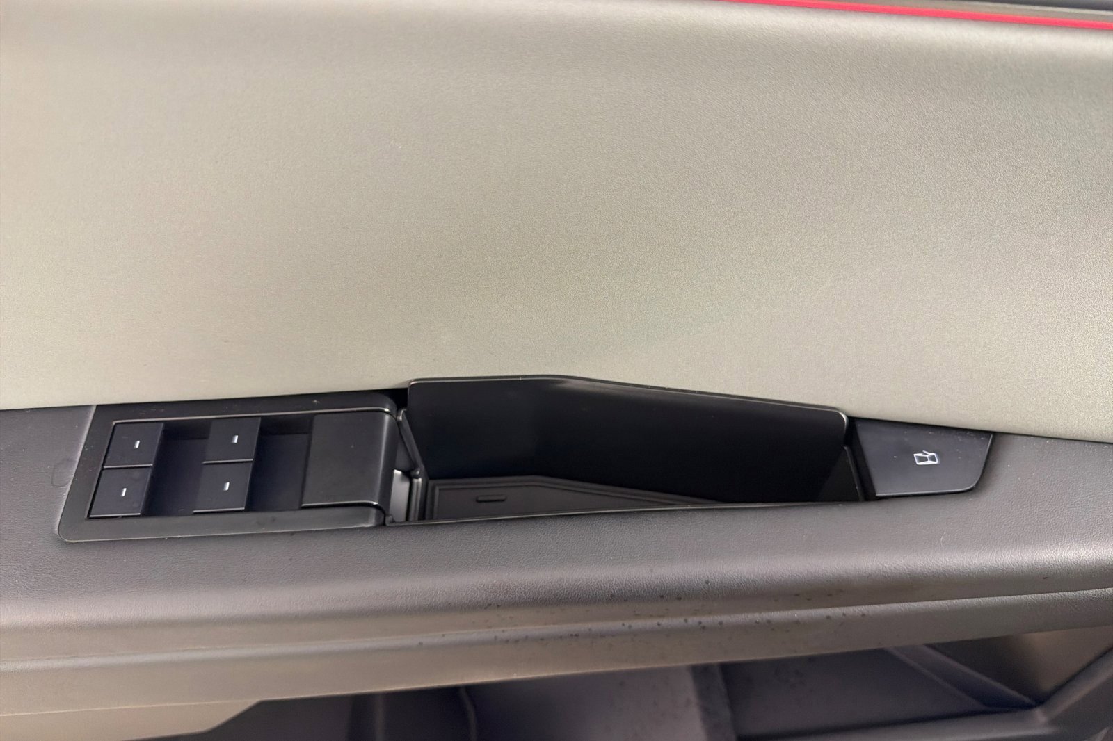 Used 2025 Tesla Cybertruck AWD Crew Cab image 10