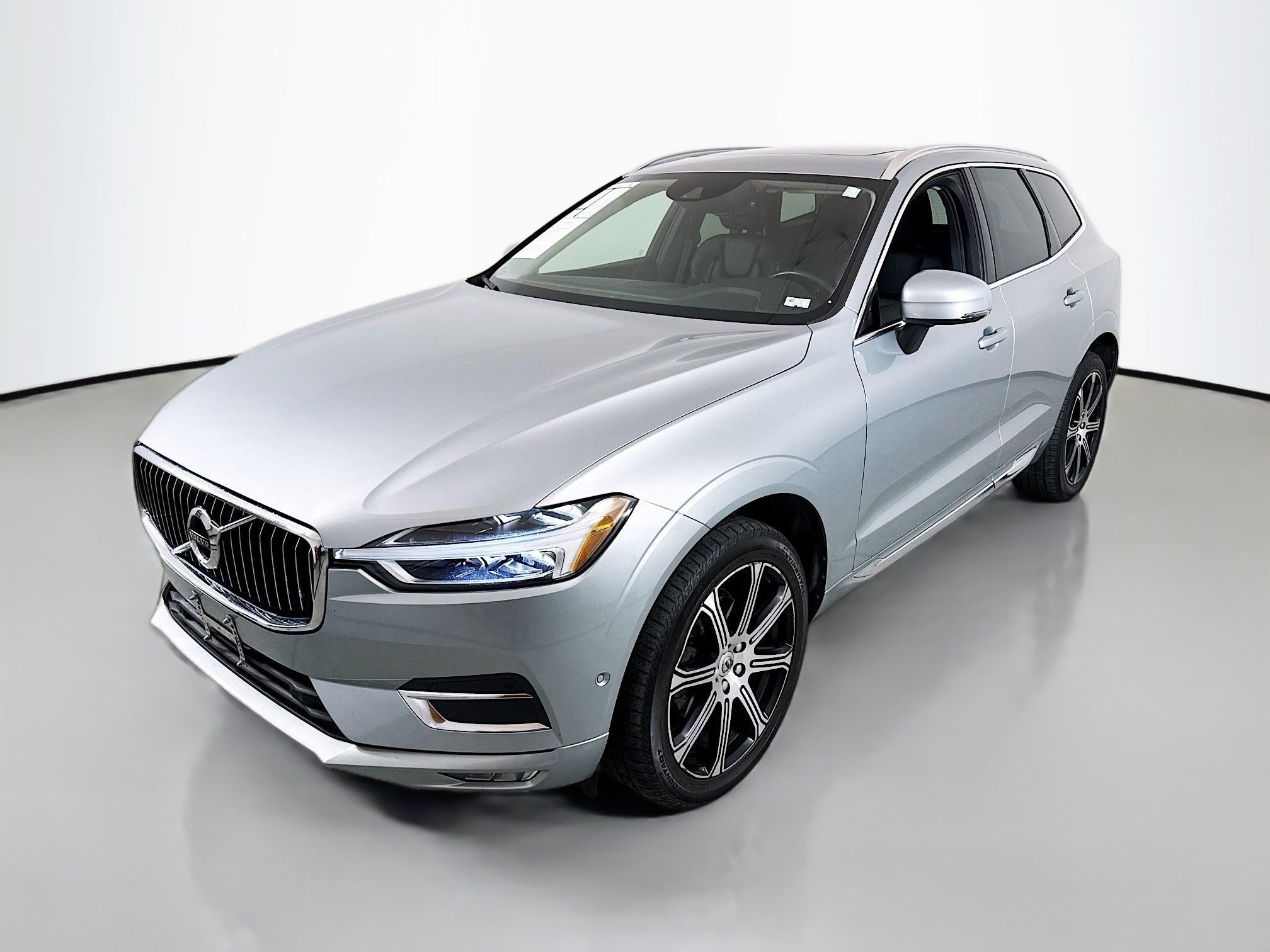 Used 2018 Volvo XC60 T5 Inscription w/ Convenience Package image 3