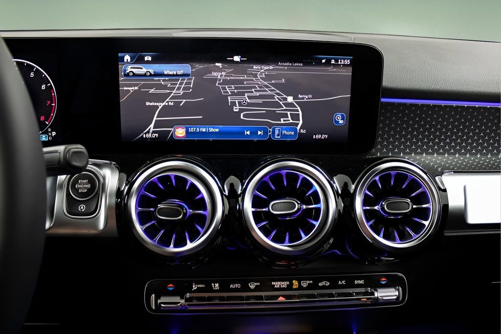 Used 2024 Mercedes-Benz GLB 250 4MATIC image 18