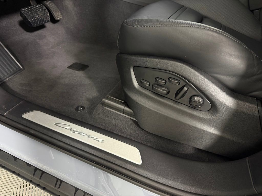Certified 2025 Porsche Cayenne Coupe image 23