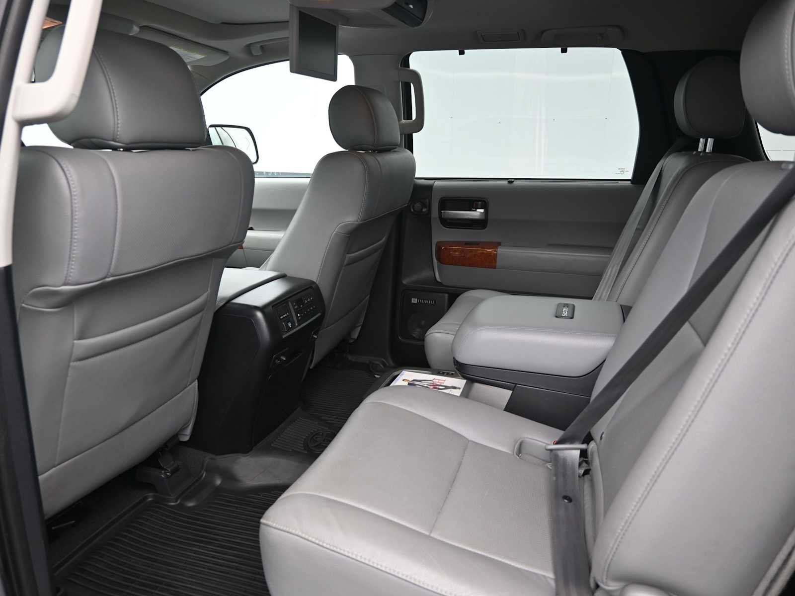Used 2019 Toyota Sequoia Platinum RWD image 8