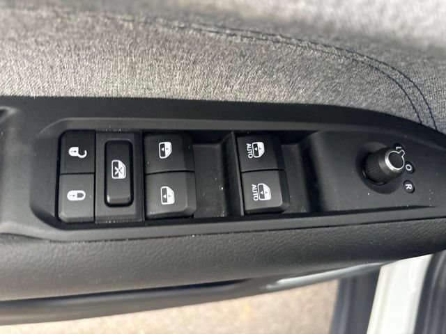 Used 2025 Jeep Compass Latitude AWD/4WD image 24