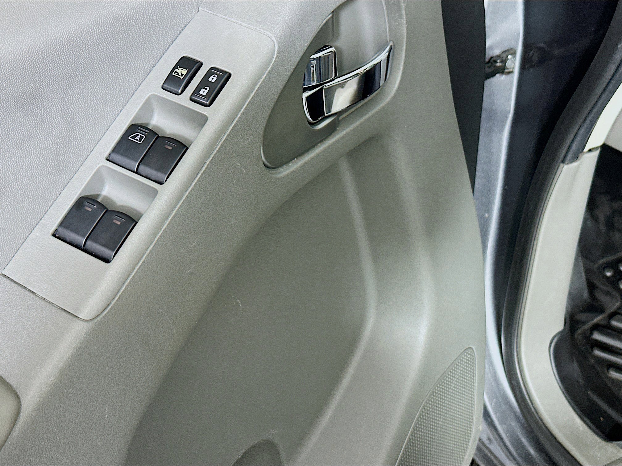 Used 2020 Nissan Frontier SV w/ Midnight Edition Floor Mats image 14