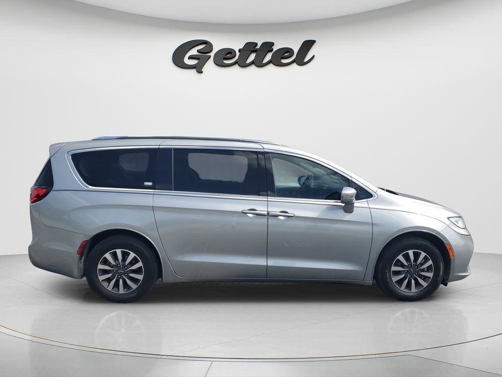 Used 2021 Chrysler Pacifica Touring-L FWD image 4