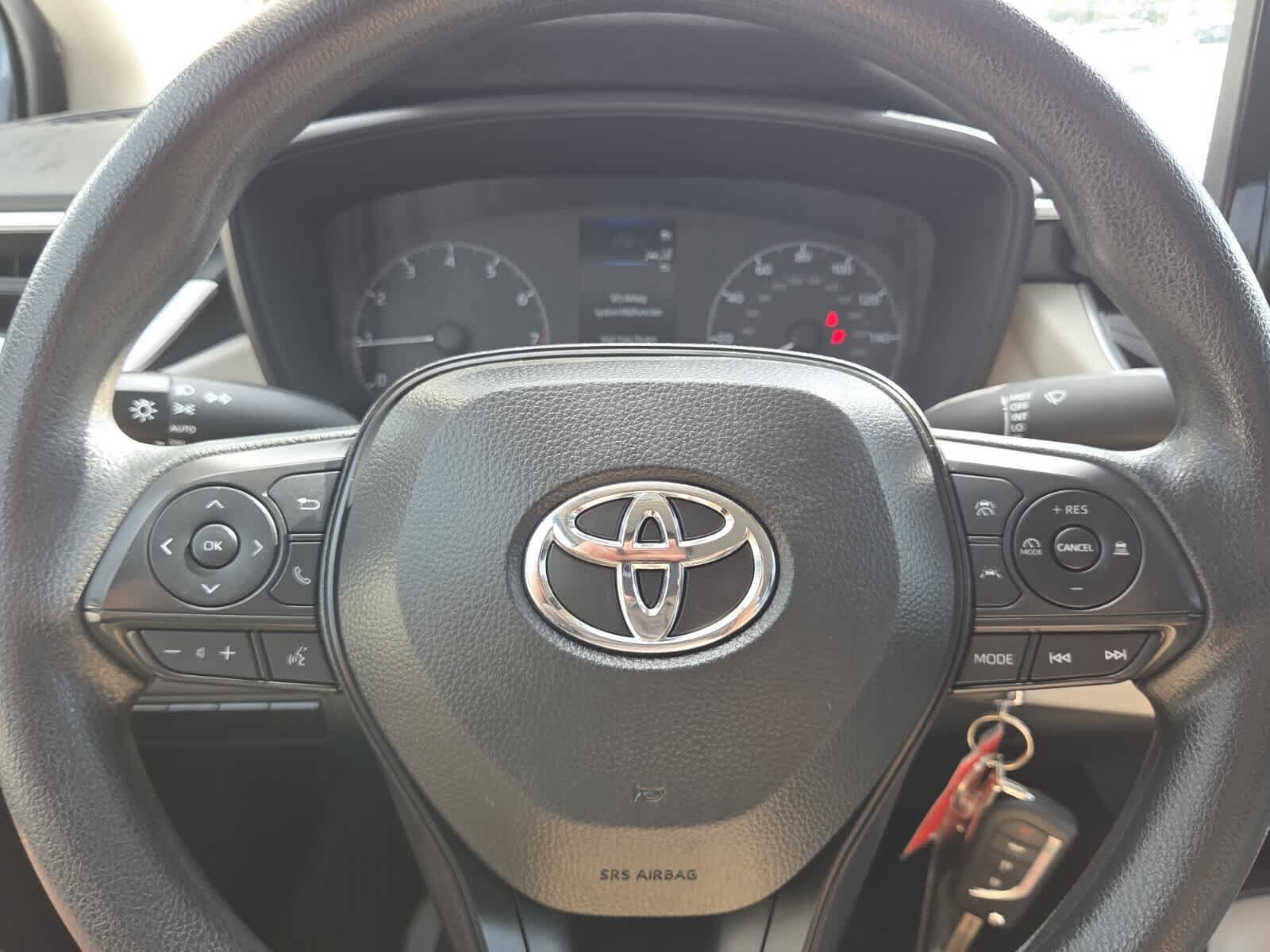 Used 2025 Toyota Corolla LE FWD image 11