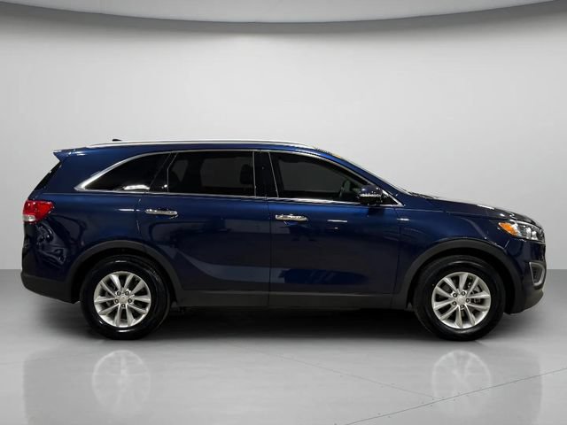 Used 2018 Kia Sorento FWD V6 w/ LX V6 Convenience Package image 2