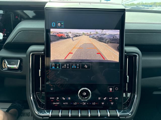 Used 2026 GMC Yukon AT4 Ultimate w/ LPO, Floor Liner Package AWD/4WD image 17
