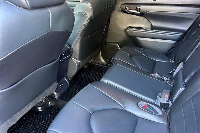 Certified 2021 Toyota Highlander XLE AWD/4WD image 4