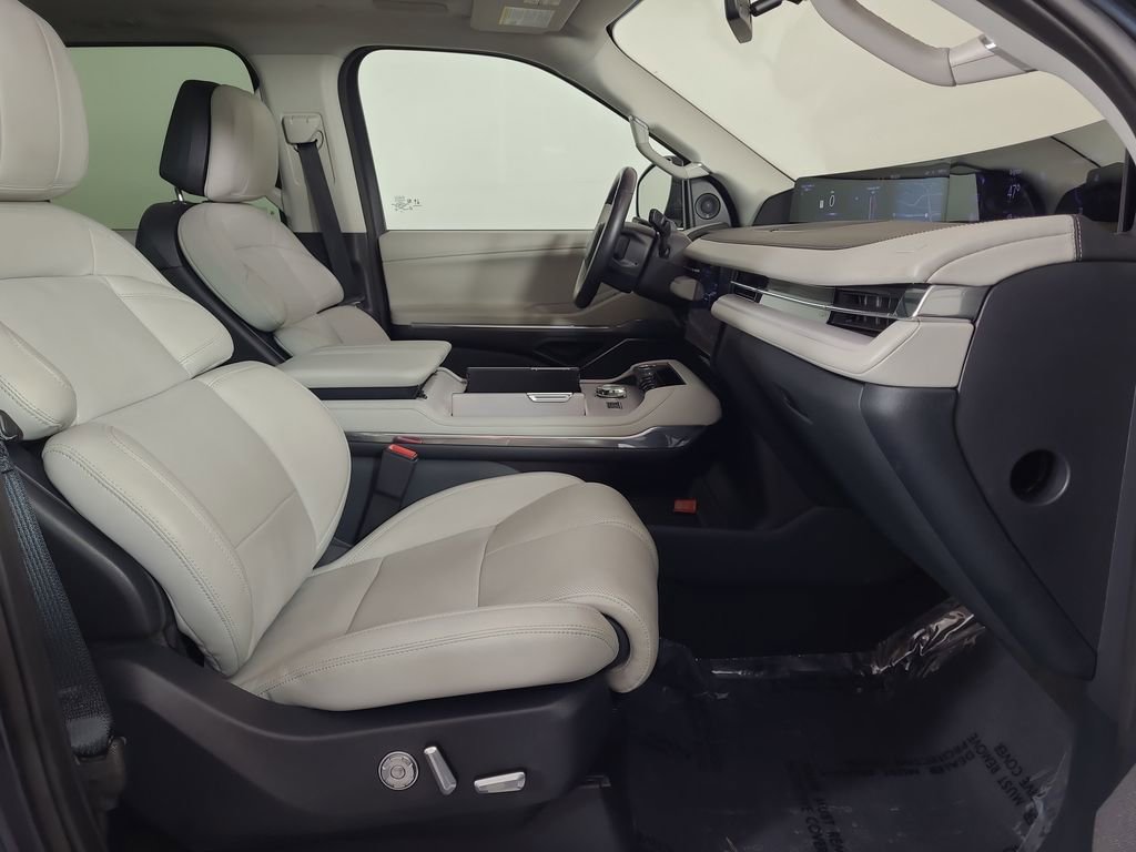 Used 2025 Lincoln Navigator Reserve AWD/4WD image 23