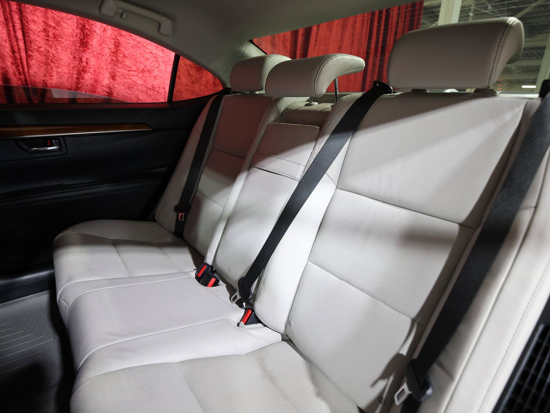 Used 2014 Lexus ES 300h w/ Luxury Package w/Bamboo Trim FWD image 14