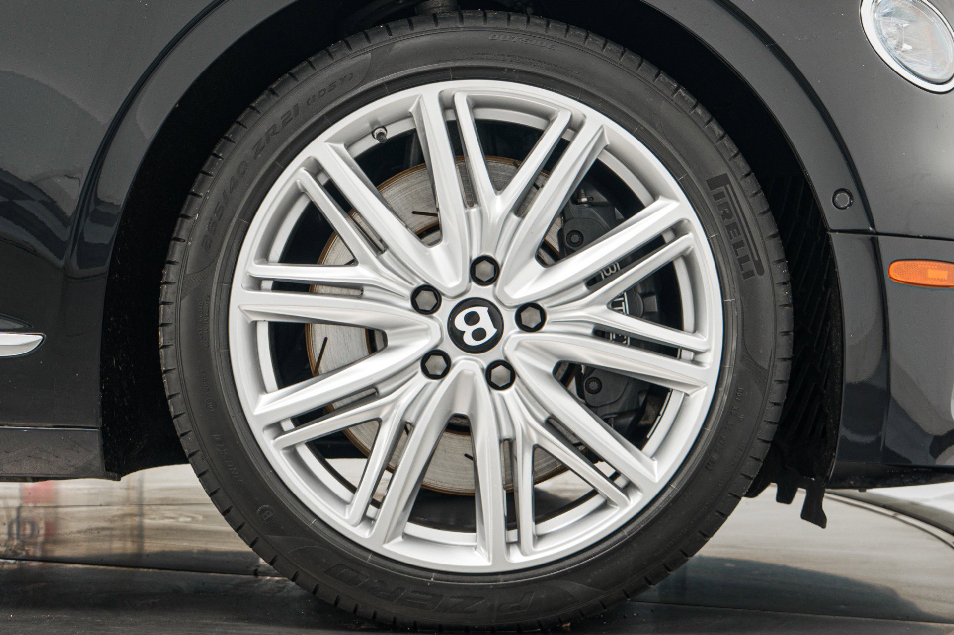 Used 2023 Bentley Flying Spur Plug-In Hybrid image 45