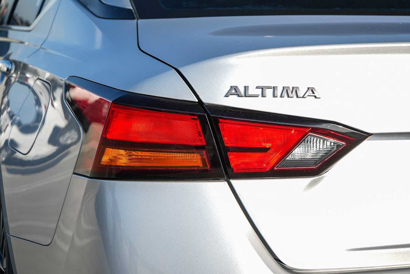Used 2023 Nissan Altima 2.5 SV FWD image 9