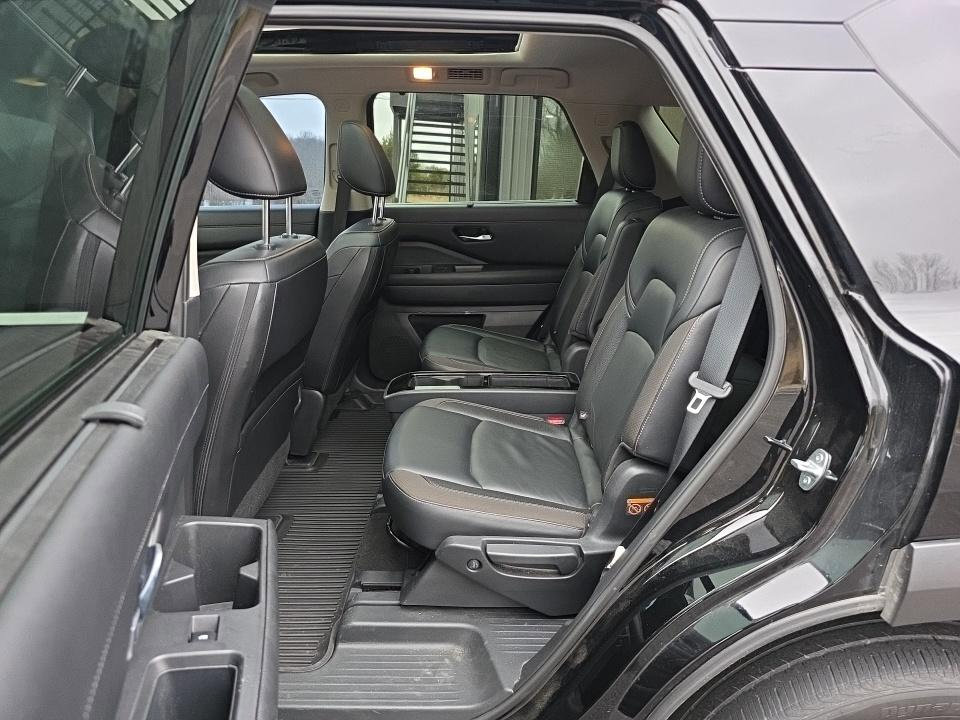 Used 2023 Nissan Pathfinder SL w/ SL Premium Package image 6