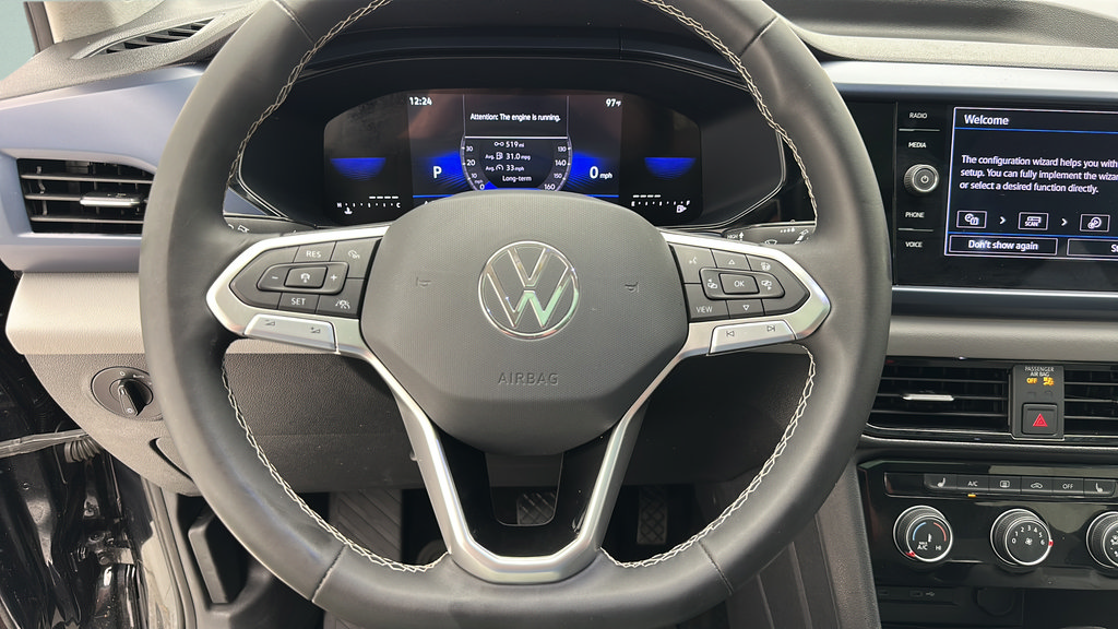 Used 2023 Volkswagen Taos SE w/ Panoramic Sunroof Package FWD image 16