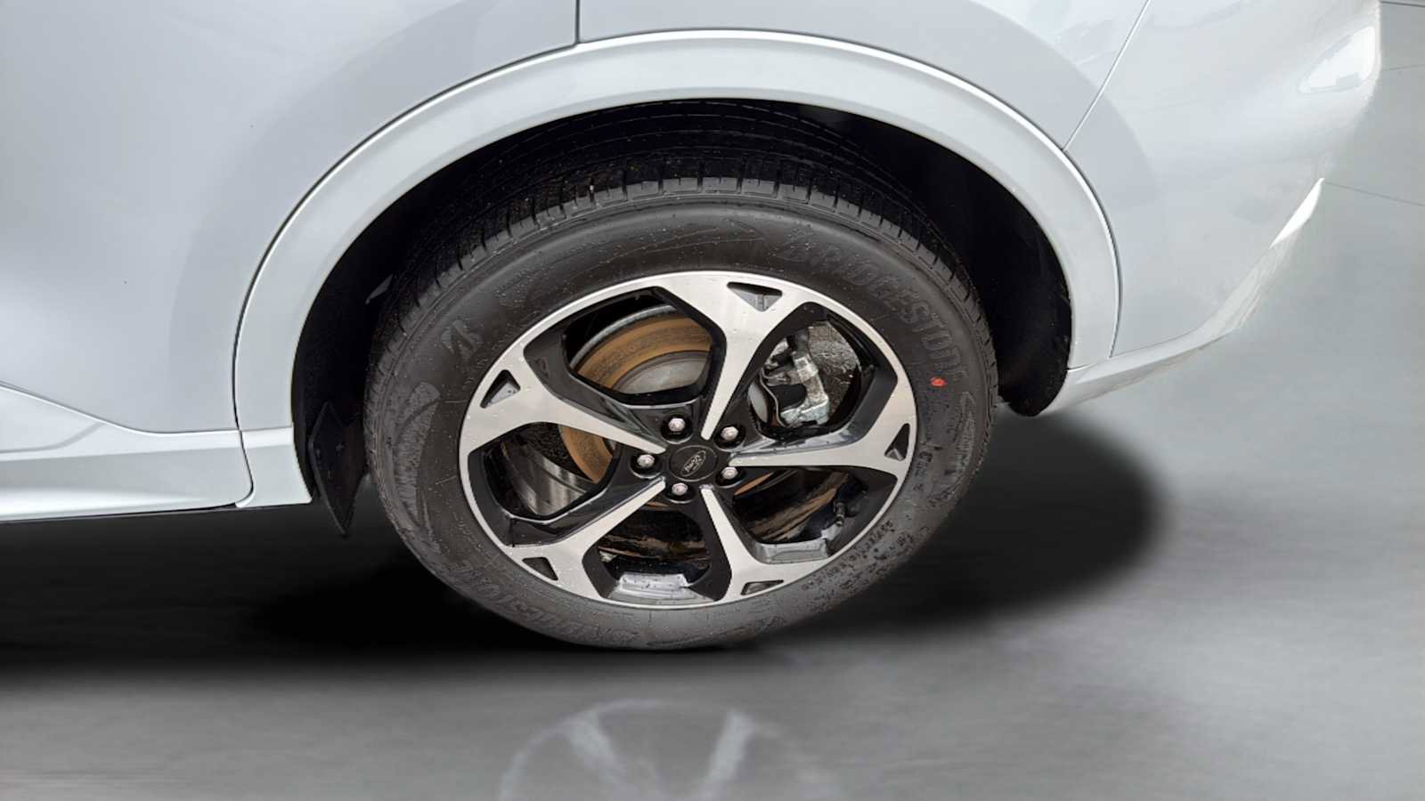 Used 2025 Ford Escape ST-Line Elite w/ Class II Trailer Tow Package image 45