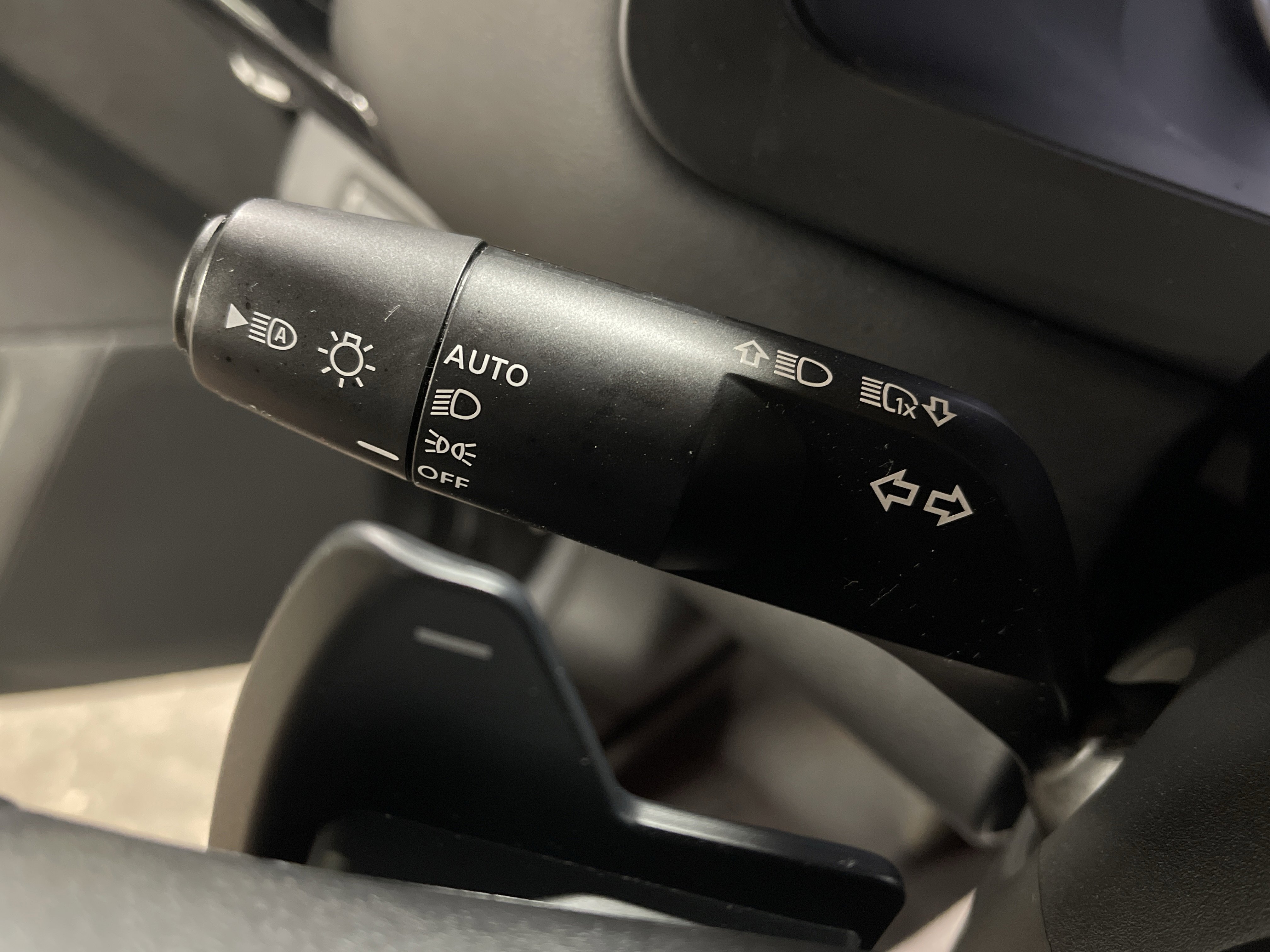 Used 2024 Nissan Pathfinder S image 21