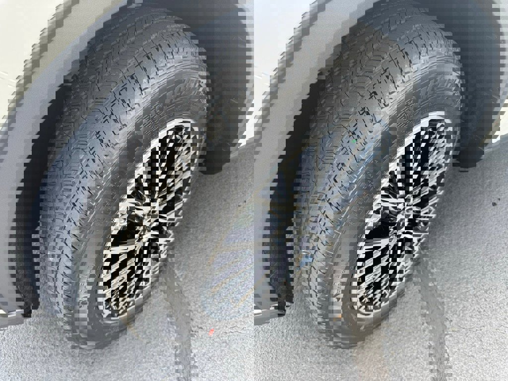 New 2025 Ford Escape SE w/ PHEV Premium Package image 16