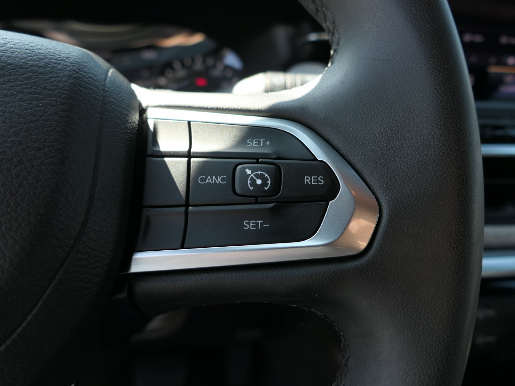 Used 2024 Jeep Compass Latitude AWD/4WD image 14