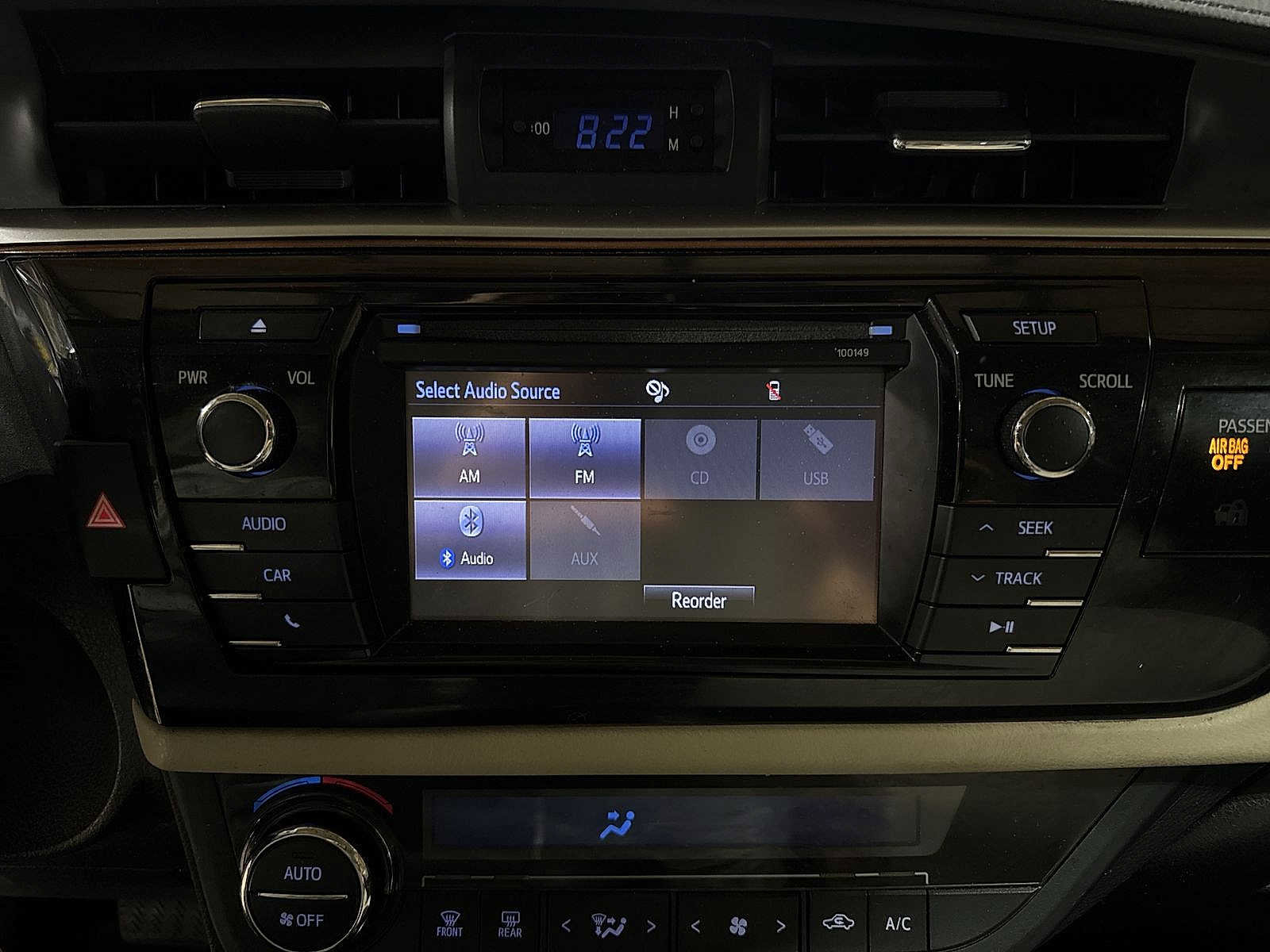 Used 2014 Toyota Corolla LE FWD image 19