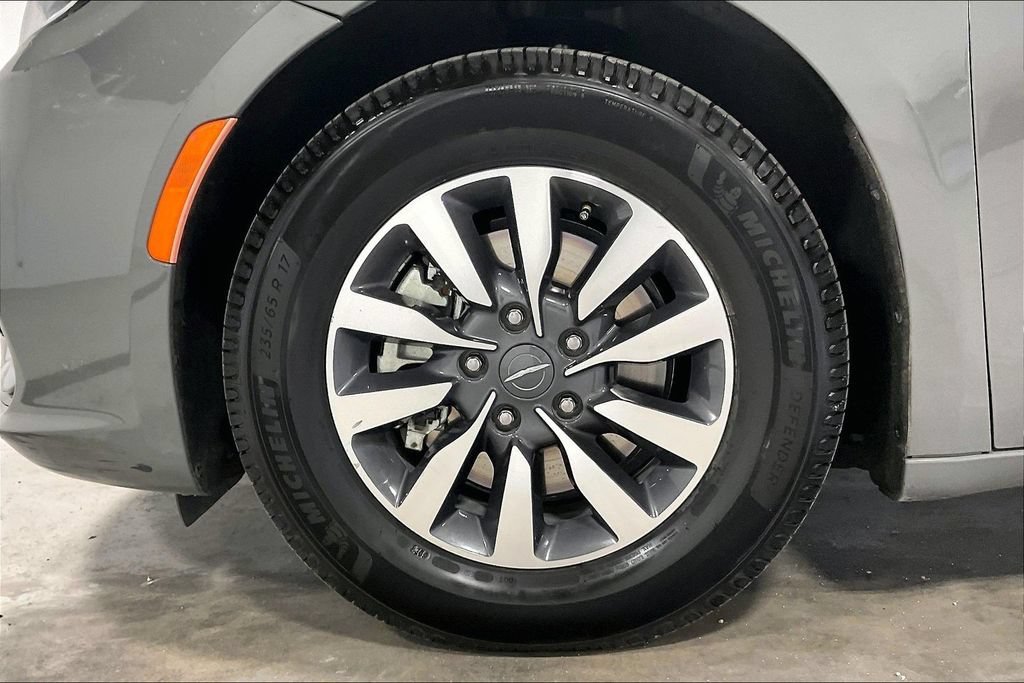 Used 2022 Chrysler Pacifica Touring-L FWD image 10