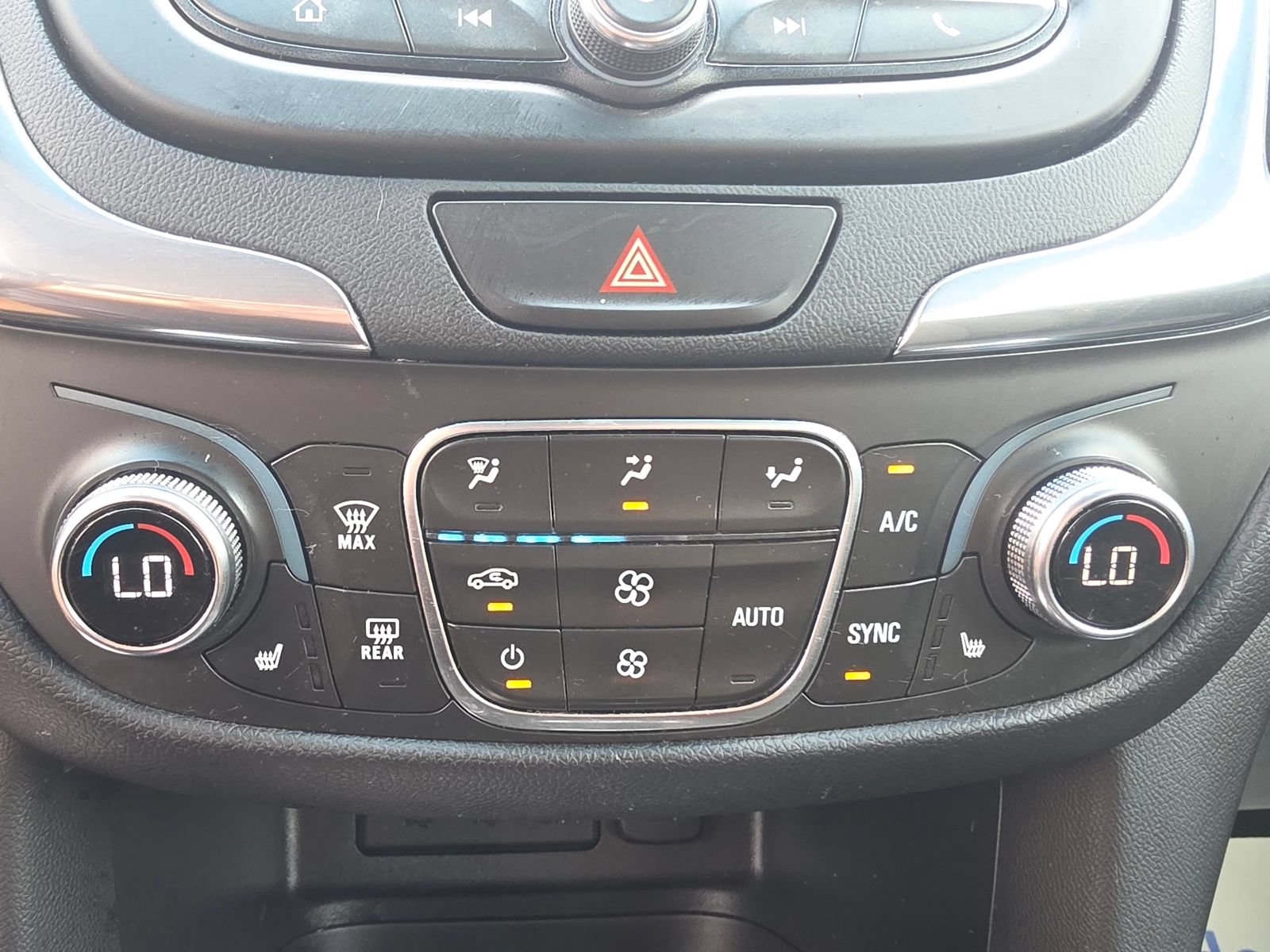 Used 2019 Chevrolet Equinox LT AWD/4WD image 3