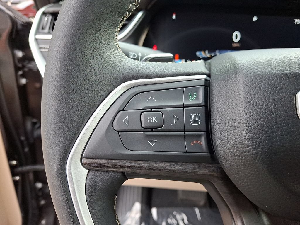 Used 2023 Jeep Grand Cherokee L Limited AWD/4WD image 23