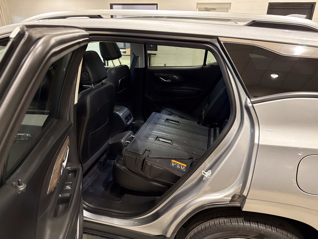Used 2024 GMC Terrain Denali w/ Denali Premium Package AWD/4WD image 22