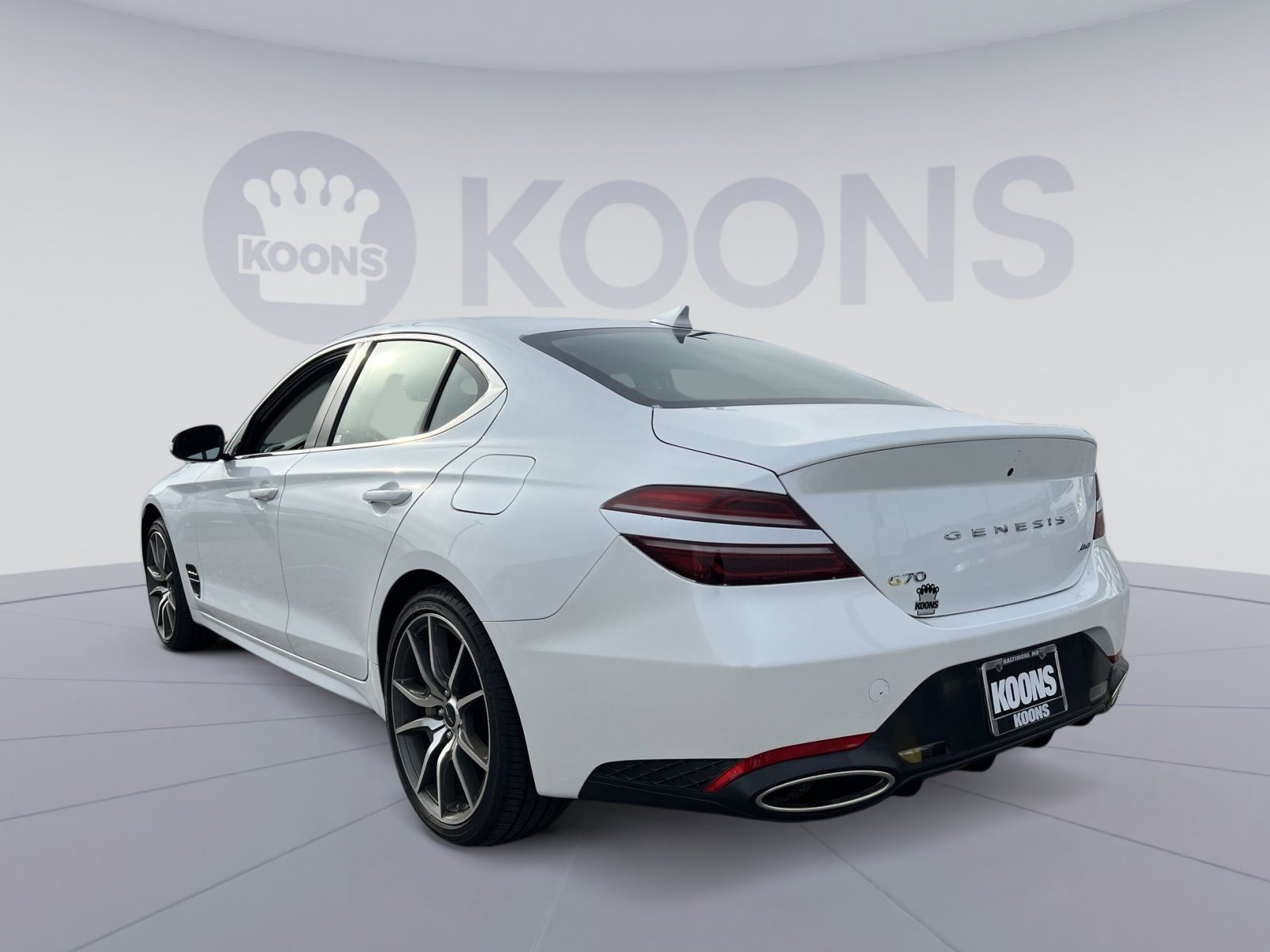 Used 2025 Genesis G70 2.5T image 4