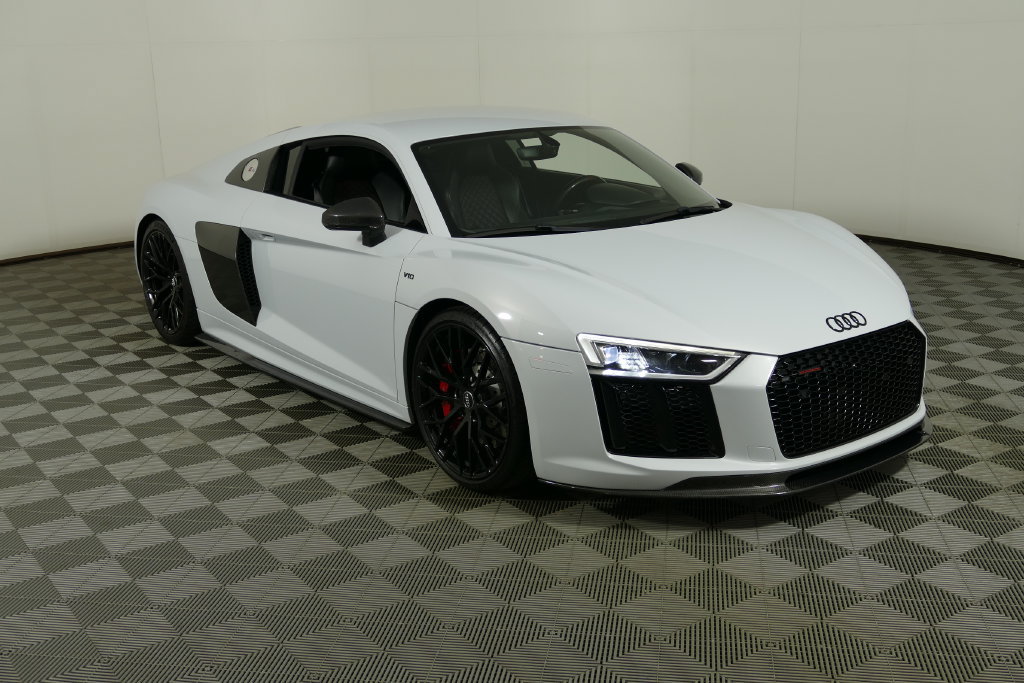 Used 2017 Audi R8 V10 w/ Carbon Exterior Package AWD/4WD image 1