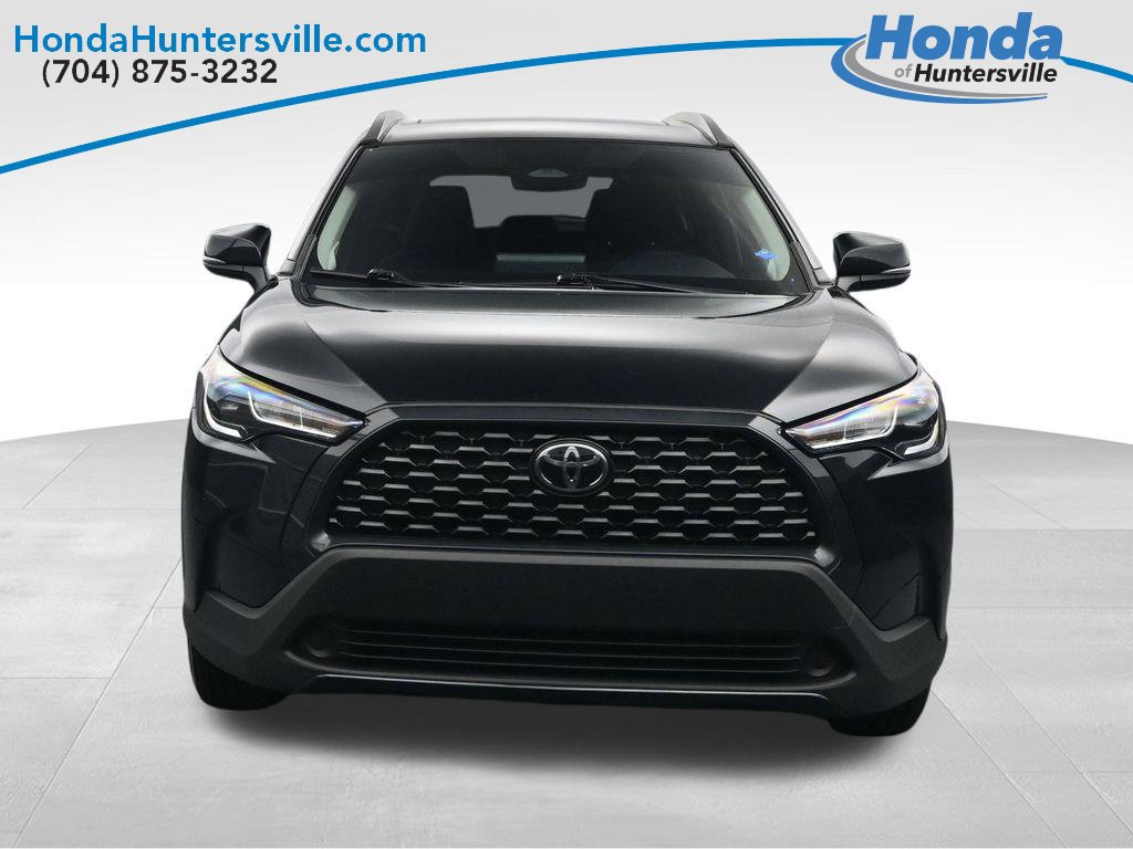 Used 2024 Toyota Corolla Cross LE w/ Moonroof Package FWD image 2