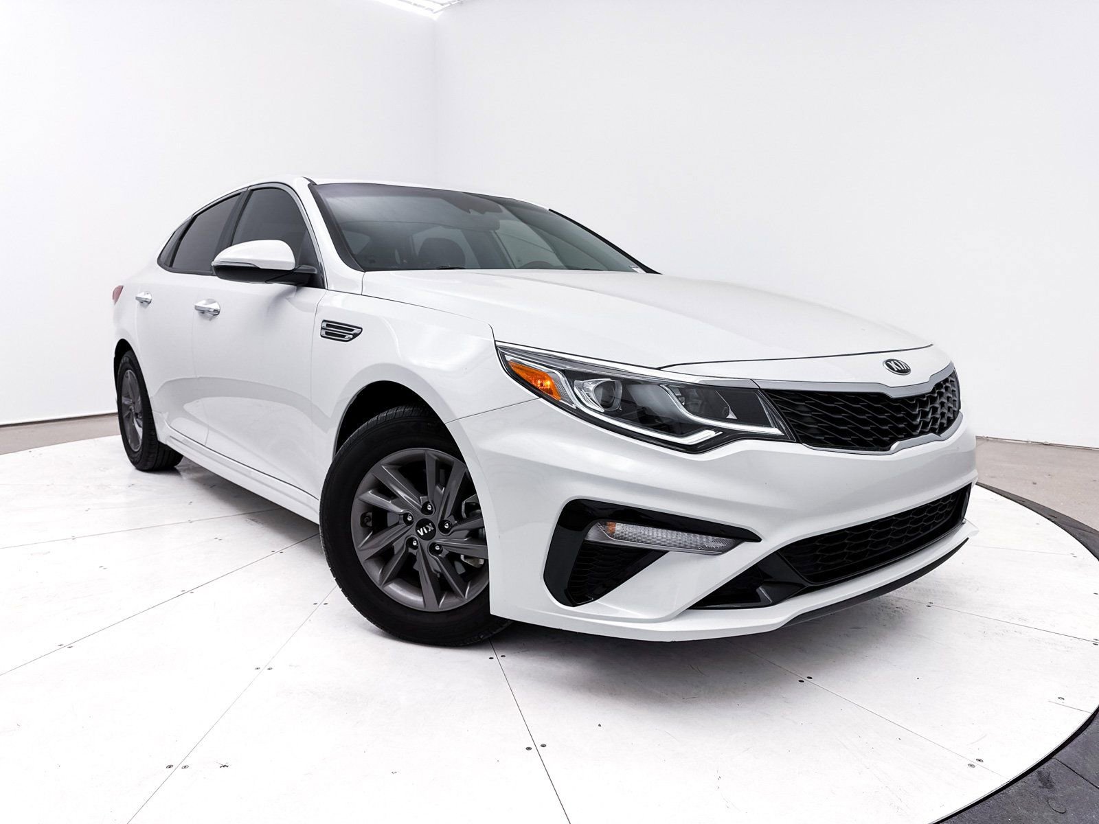 Used 2020 Kia Optima LX image 1