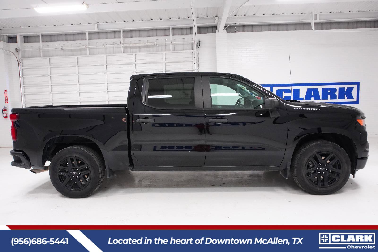Used 2023 Chevrolet Silverado 1500 Custom image 4