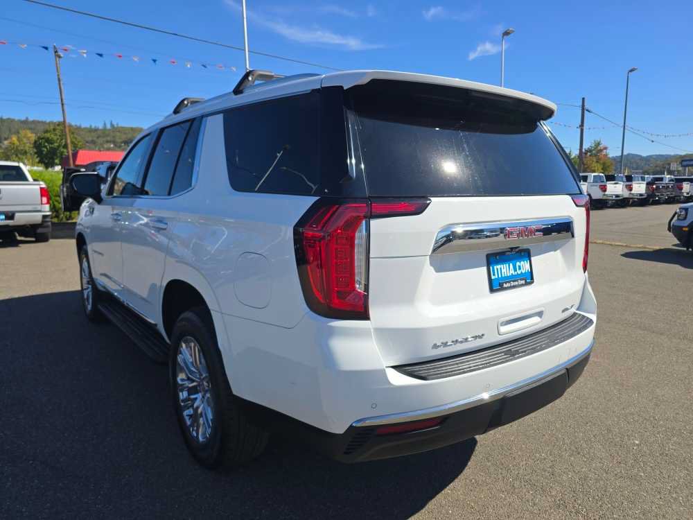 Used 2021 GMC Yukon SLT w/ SLT Premium Package AWD/4WD image 3