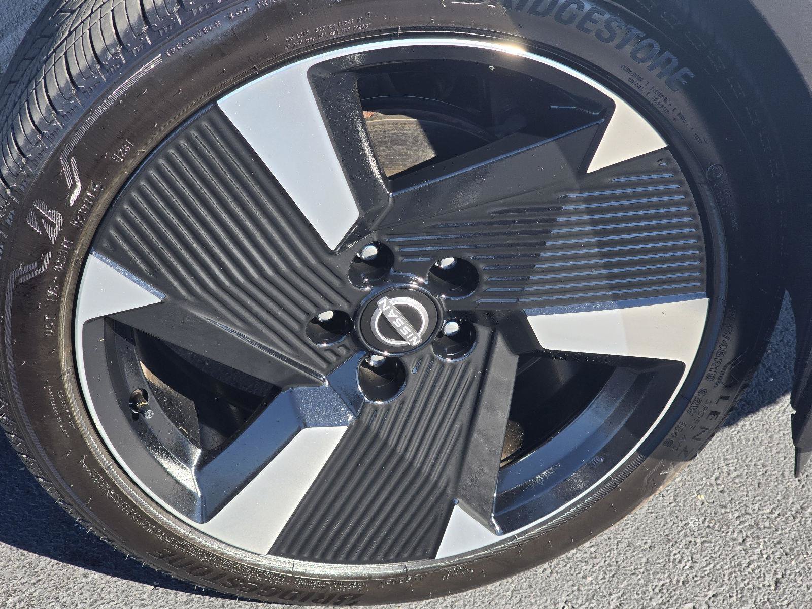 Used 2025 Nissan Kicks SR FWD image 9