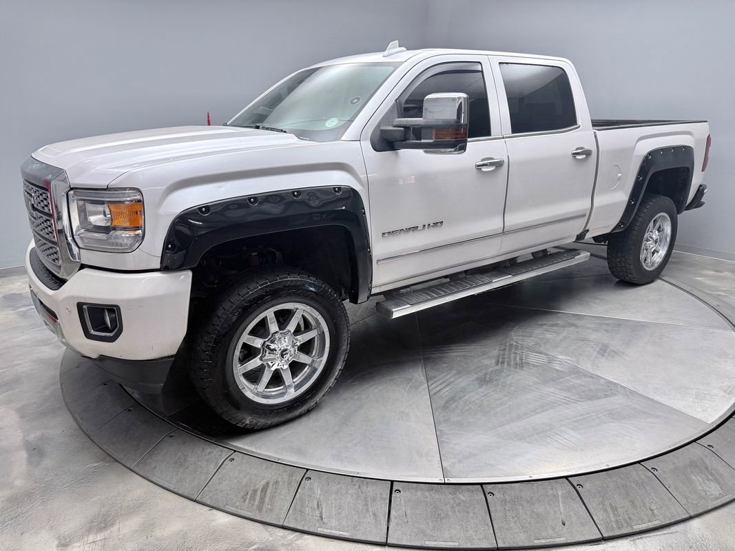 Used 2018 GMC Sierra 2500 Denali w/ Suspension Package, Off-Road AWD/4WD image 1