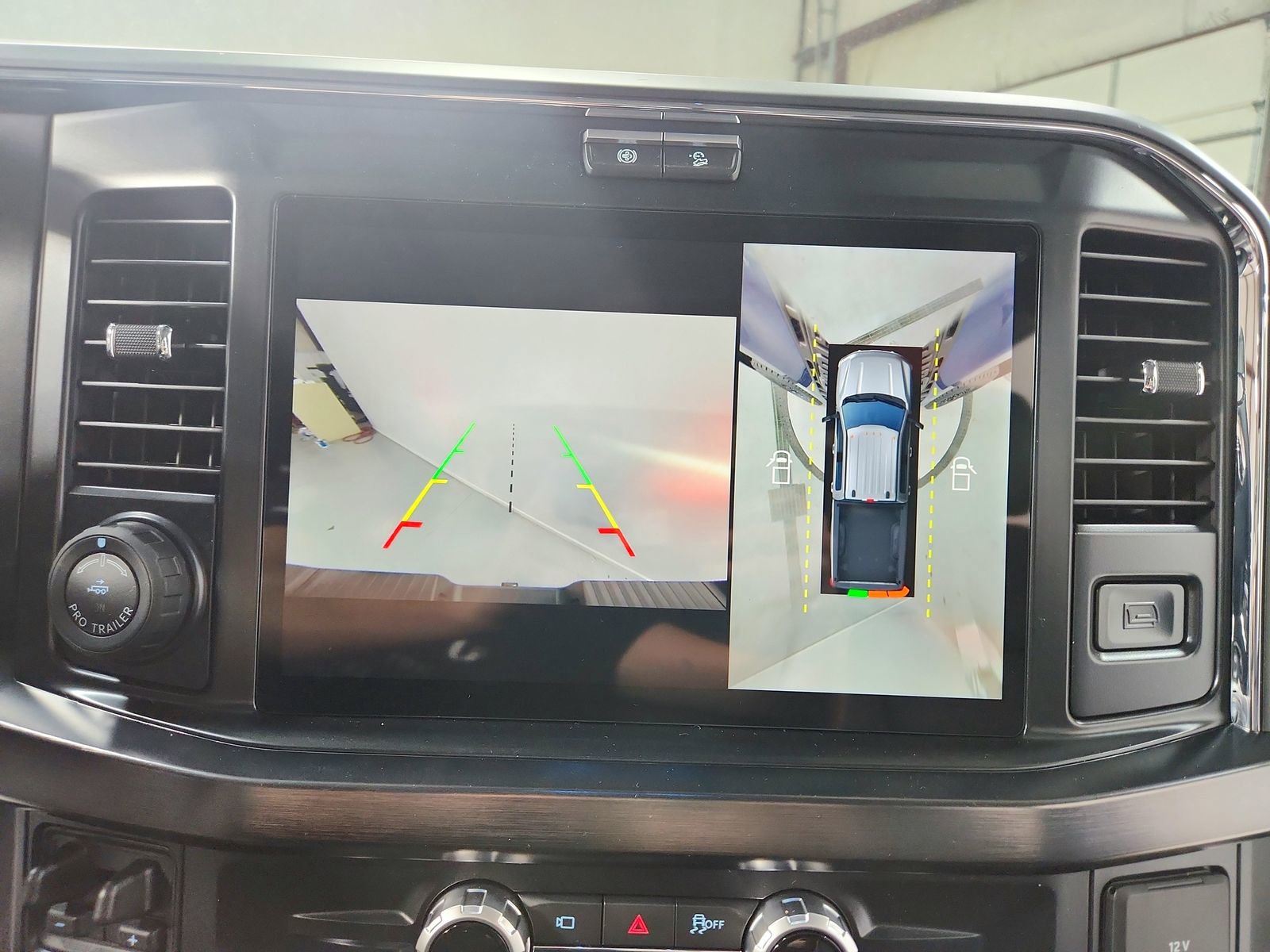 New 2026 Ford F250 Lariat w/ Black Appearance Package image 31