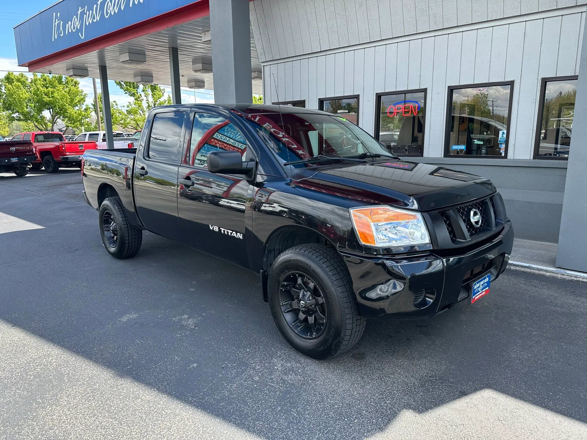 Used 2012 Nissan Titan S AWD/4WD image 28