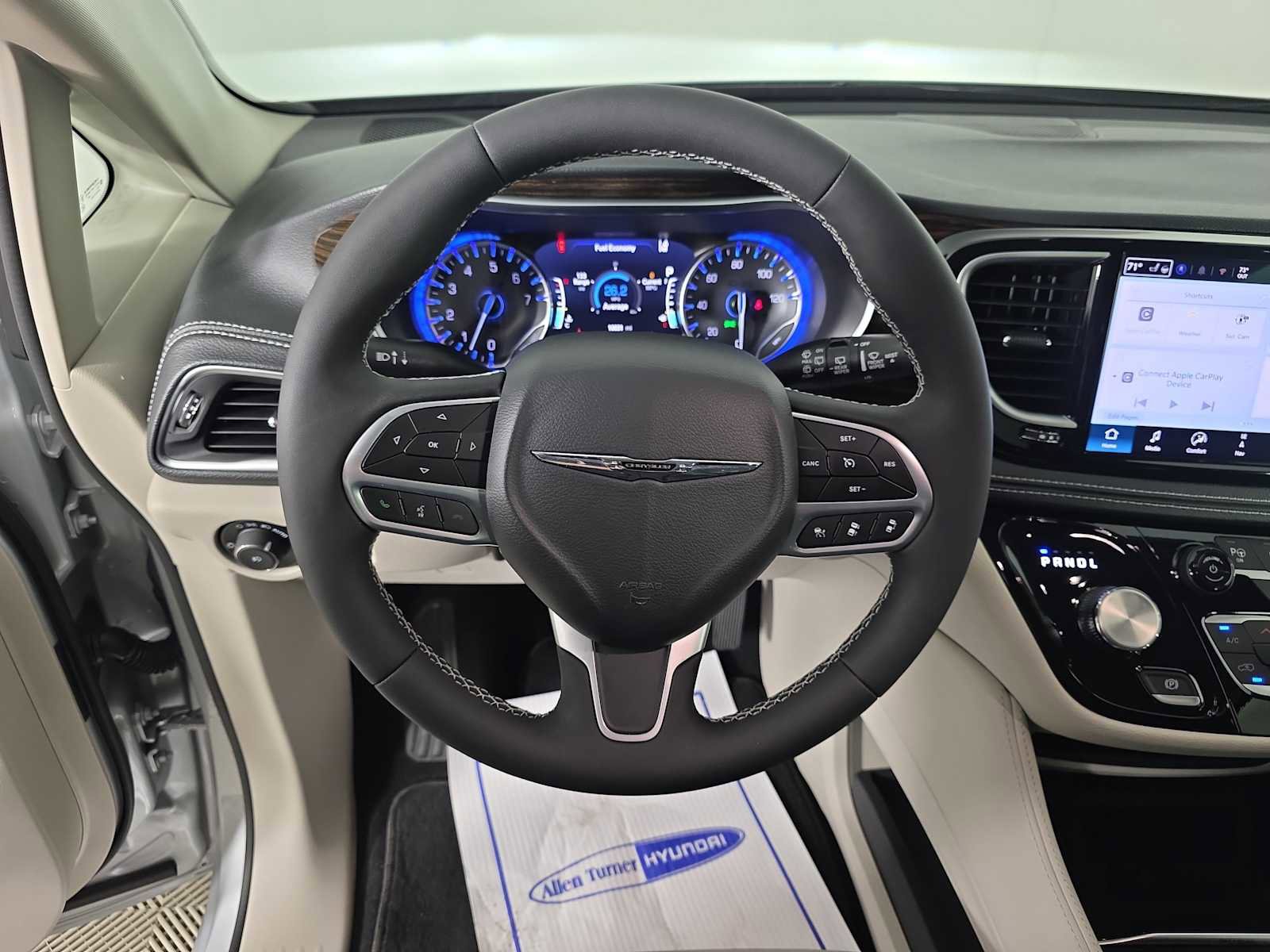 Used 2024 Chrysler Pacifica Limited image 12