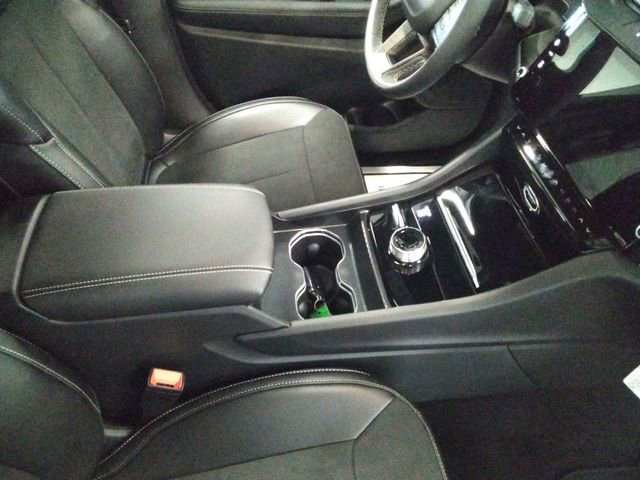 New 2026 Jeep Grand Cherokee Altitude image 24