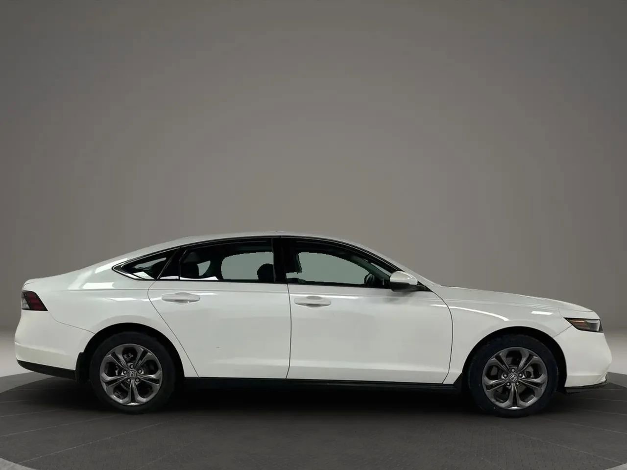 Used 2023 Honda Accord EX image 6