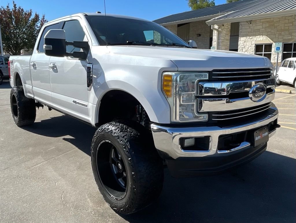 Used 2017 Ford F250 Lariat w/ Lariat Value Package AWD/4WD image 3