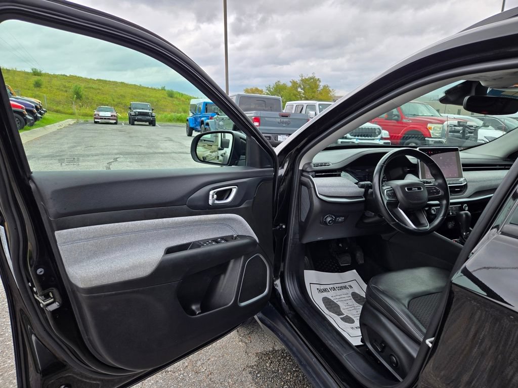 Used 2022 Jeep Compass Latitude w/ Convenience Group FWD image 14