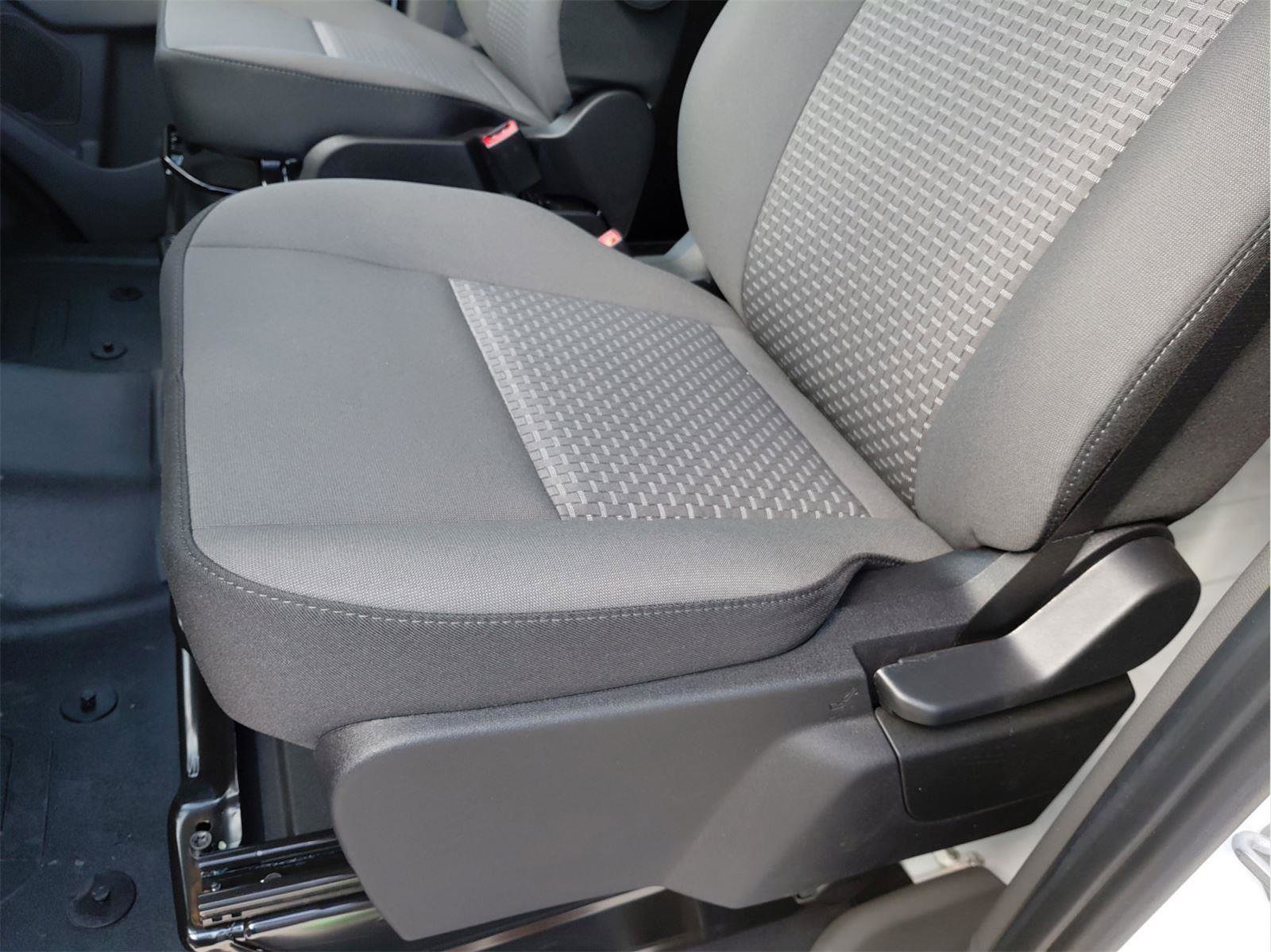 New 2025 Ford Transit 250 148 Medium Roof RWD image 32