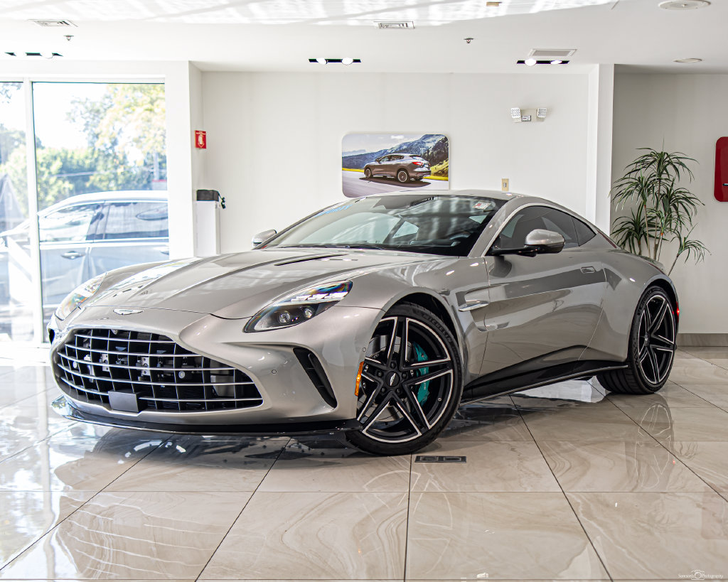 Used 2025 Aston Martin V8 Vantage Coupe RWD image 1