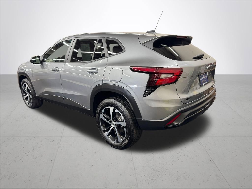 Used 2025 Chevrolet Trax RS FWD image 4