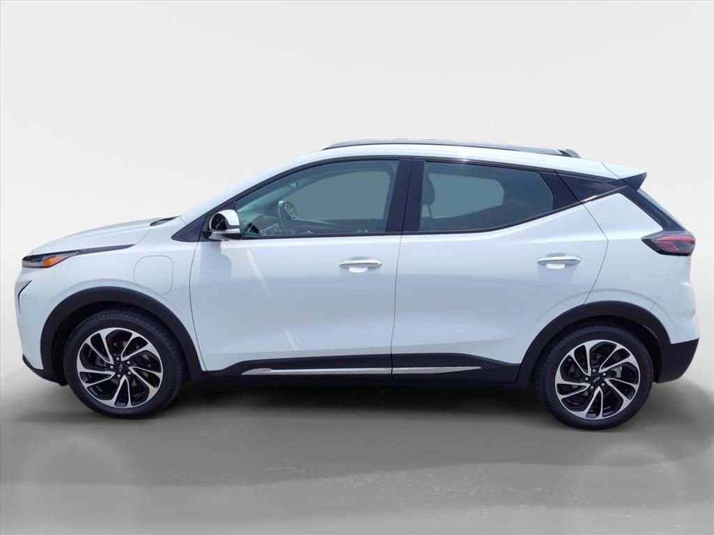 Used 2022 Chevrolet Bolt EUV Premier w/ Sun & Sound Package FWD image 2