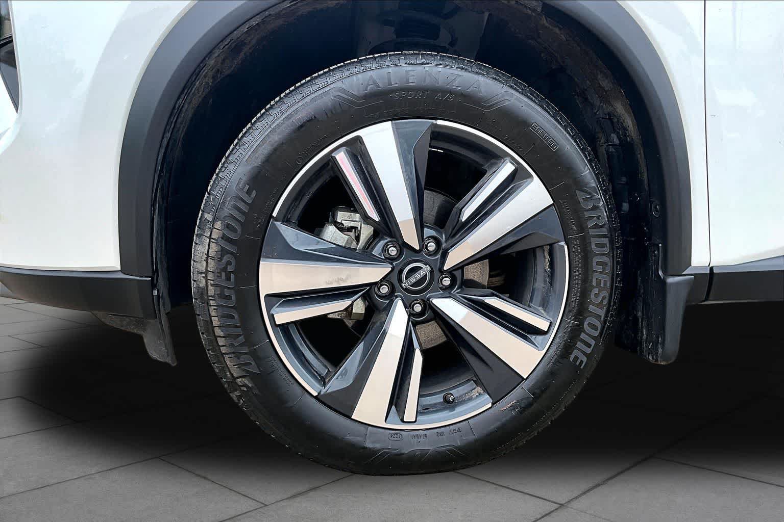 Used 2024 Nissan Rogue SL w/ SL Premium Package FWD image 11
